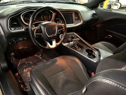 Used 2018 Dodge Challenger R/T Scat Pack w/ Leather Interior Group RWD image 16