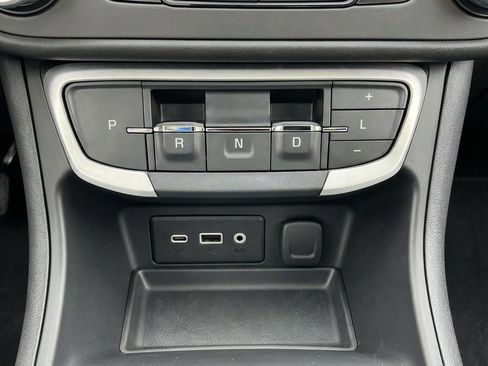 Used 2024 GMC Terrain SLE FWD image 16