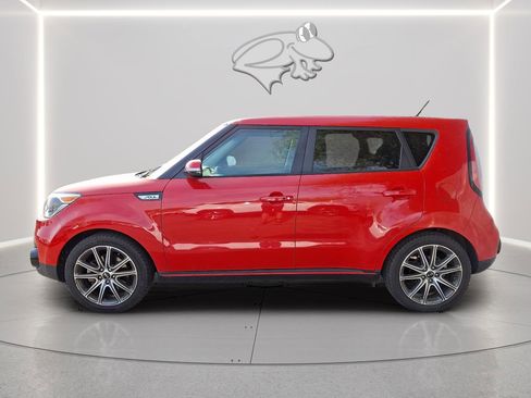 Used 2019 Kia Soul ! image 2