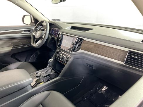 Used 2023 Volkswagen Atlas SE image 28