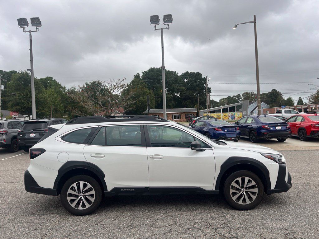 Used 2025 Subaru Outback AWD/4WD image 3