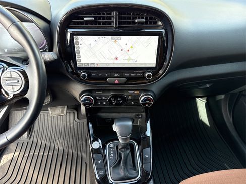 Used 2025 Kia Soul EX image 28