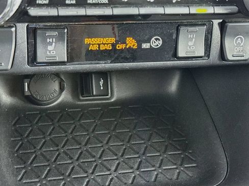 Used 2021 Toyota RAV4 XLE w/ Convenience Package AWD/4WD image 27