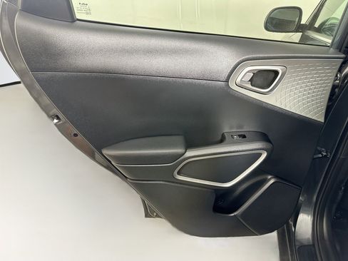 Used 2025 Kia Soul LX w/ LX Technology Package FWD image 25