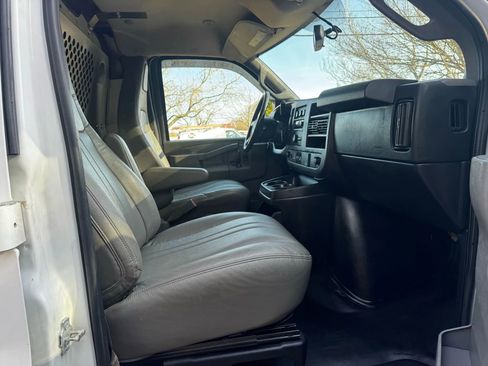 Used 2018 Chevrolet Express 2500 w/ Driver Convenience Package image 11