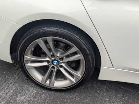 Used 2018 BMW 330i xDrive Sedan AWD/4WD image 12
