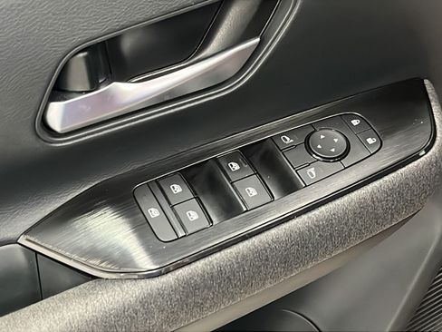 Certified 2025 Nissan Kicks SV w/ SV Premium Package AWD/4WD image 21