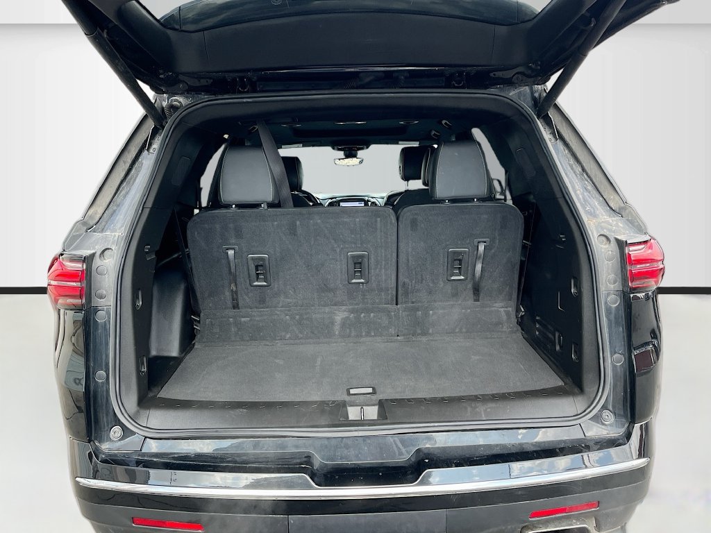Used 2023 Chevrolet Traverse Premier w/ LPO, Floor Liner Package AWD/4WD image 28