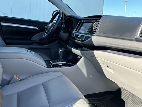Used 2018 Toyota Highlander XLE image 20