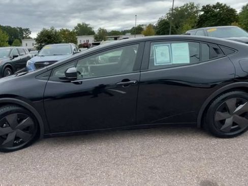 Used 2024 Toyota Prius LE FWD image 5
