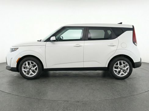 Used 2025 Kia Soul LX w/ LX Technology Package FWD image 5