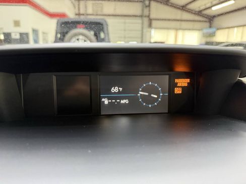 Used 2015 Subaru Forester 2.5i Limited AWD/4WD image 28