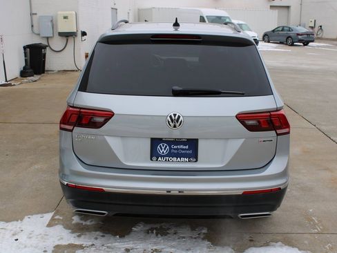 Certified 2020 Volkswagen Tiguan SE w/ Panoramic Sunroof Package image 5