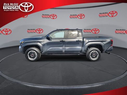 Certified 2025 Toyota Tacoma TRD Off-Road AWD/4WD image 5