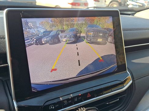 Certified 2023 Jeep Compass Limited image 27