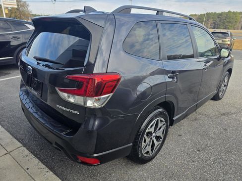 Used 2019 Subaru Forester Premium image 5