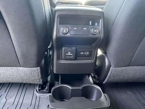 Used 2021 GMC Acadia SLE w/ Driver Convenience Package FWD image 16