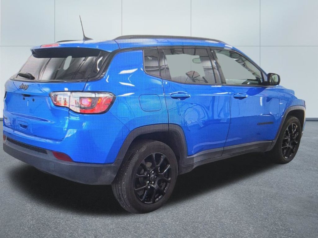 Used 2026 Jeep Compass Latitude AWD/4WD image 3