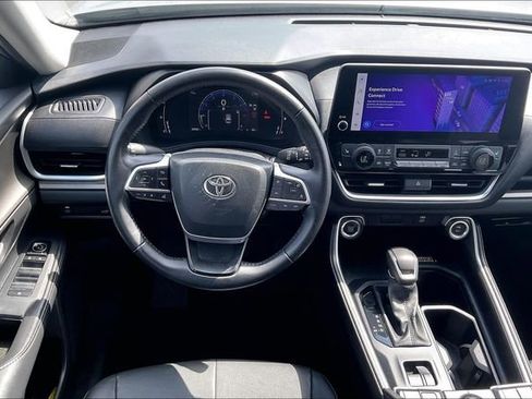 Used 2025 Toyota Grand Highlander AWD image 5