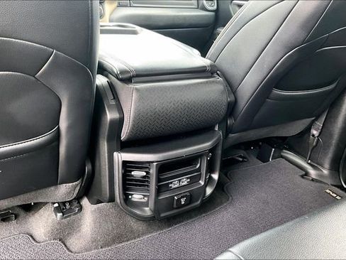 Used 2022 RAM 1500 Laramie AWD/4WD image 32