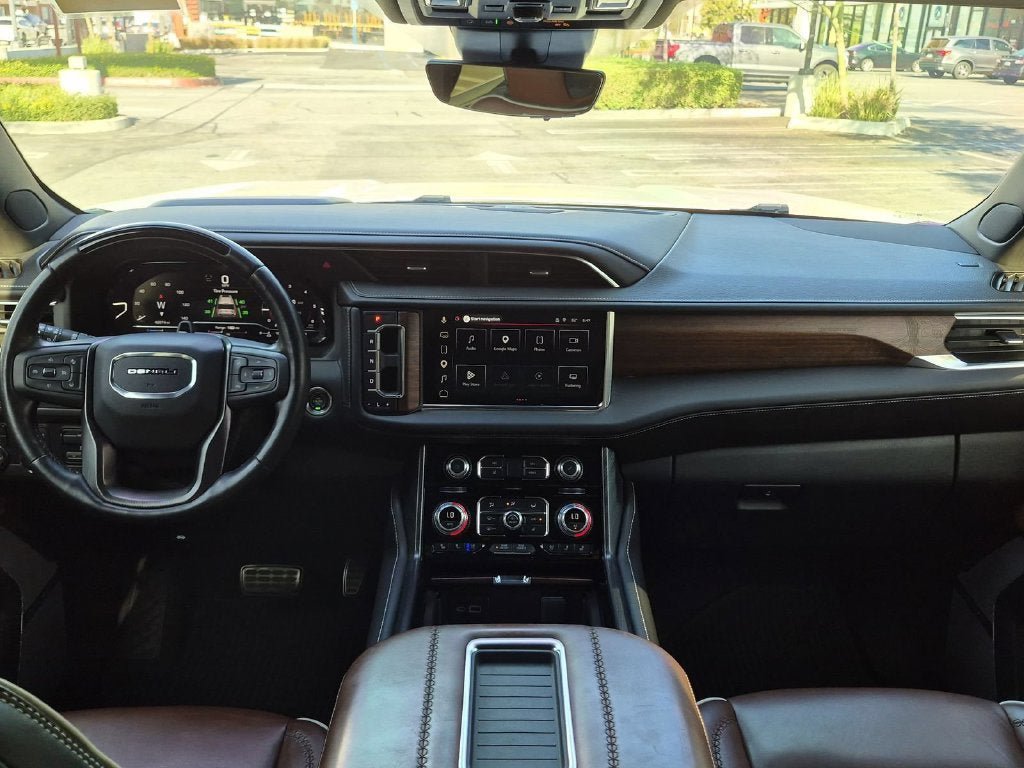 Used 2024 GMC Yukon Denali Ultimate AWD/4WD image 23