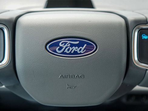 Certified 2025 Ford Expedition Active AWD/4WD image 14