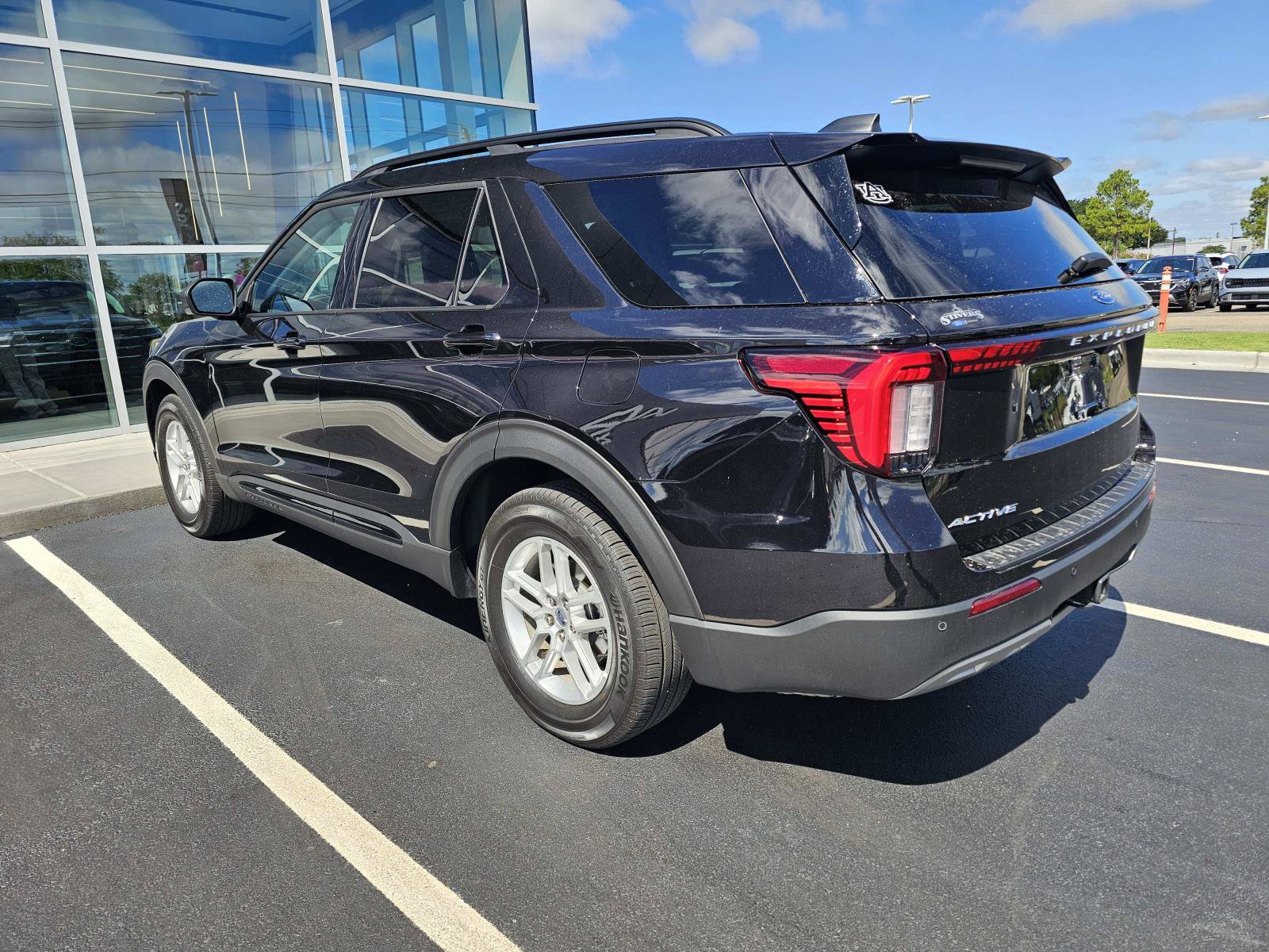 Used 2026 Ford Explorer Active w/ Active Comfort Package RWD image 17