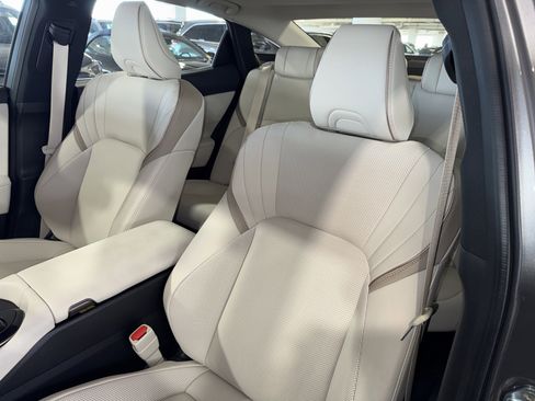 Used 2025 Toyota Crown Limited image 32