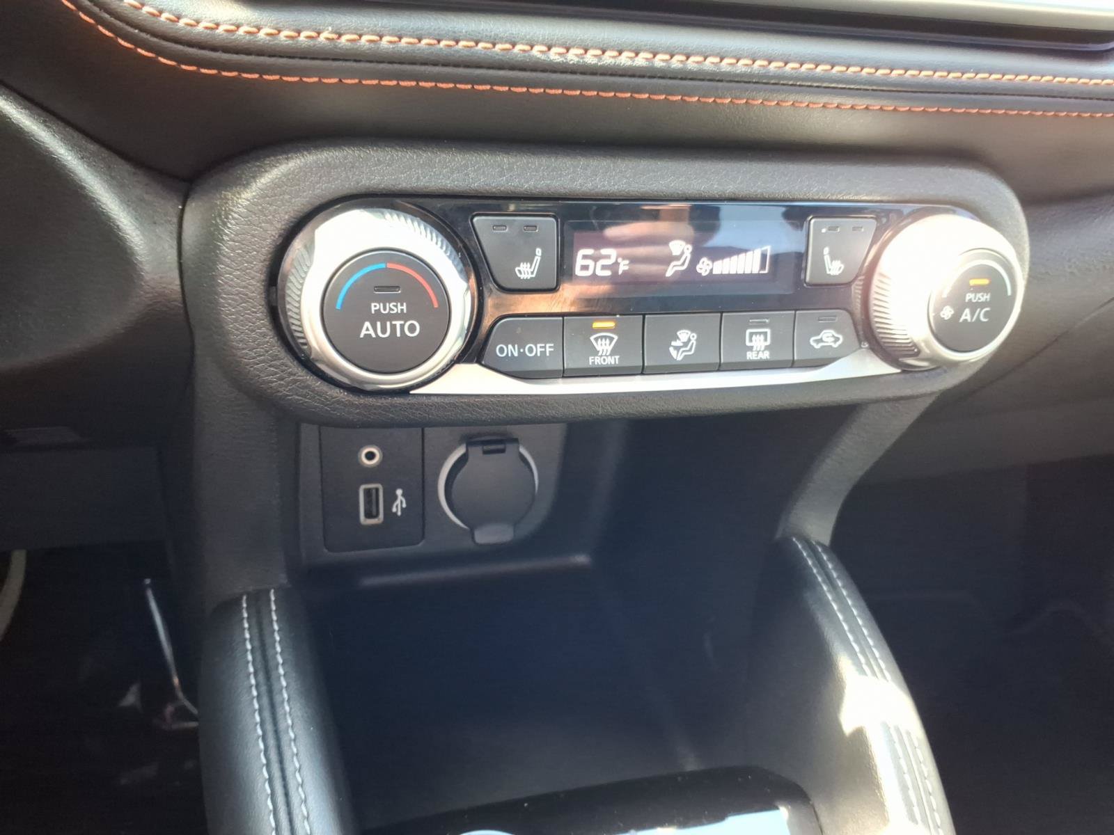Used 2019 Nissan Kicks SR w/ SR Premium Package FWD image 18