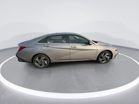 New 2025 Hyundai Elantra Limited image 9