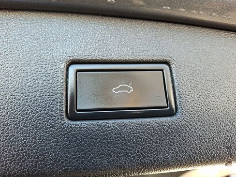 Used 2024 Volkswagen Tiguan SE R-Line image 30