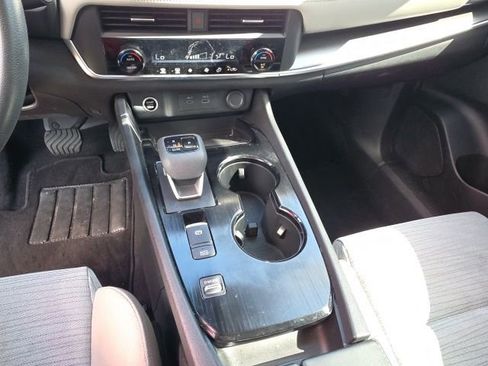 Used 2023 Nissan Rogue SV FWD image 18