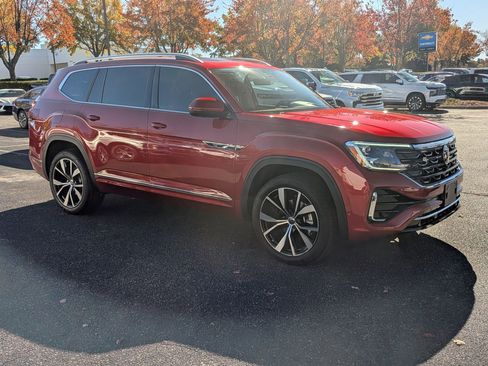 Used 2025 Volkswagen Atlas SEL Premium R-Line image 2