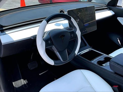 Used 2022 Tesla Model Y Long Range AWD/4WD image 5
