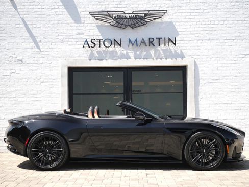 Used 2025 Aston Martin DB12 Convertible RWD image 17
