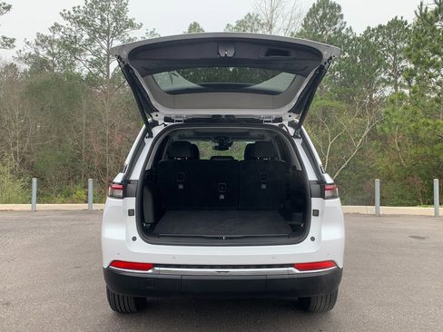 Used 2023 Jeep Grand Cherokee Limited image 7