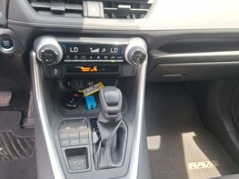 Used 2019 Toyota RAV4 XLE w/ Carpet Mat Package AWD/4WD image 14