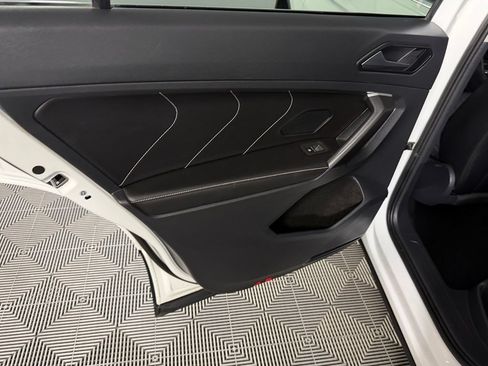 Used 2024 Volkswagen Tiguan SE AWD/4WD image 30