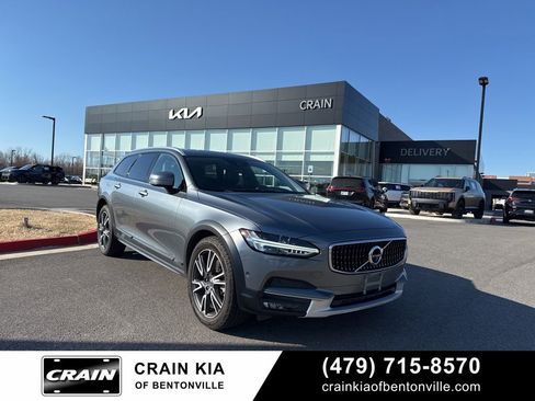 Used 2017 Volvo V90 T6 Cross Country image 1