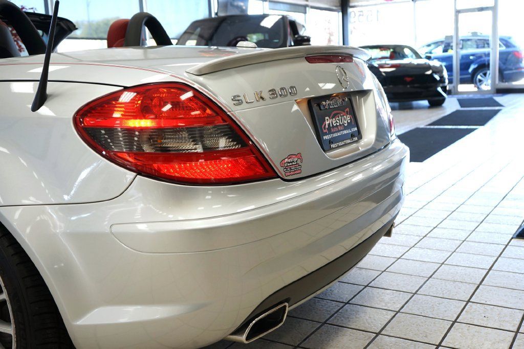Used 2009 Mercedes-Benz SLK 300 image 14