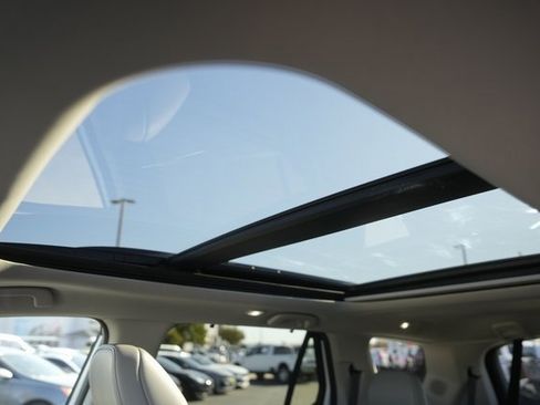 Used 2023 Honda Pilot Touring image 11