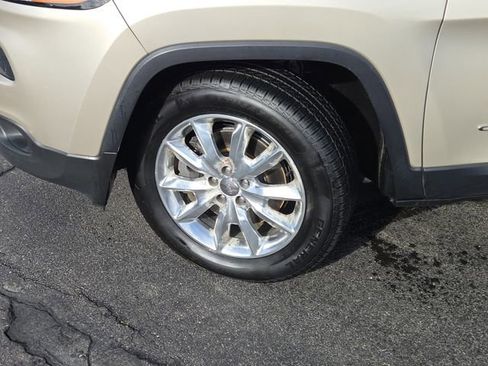 Used 2015 Jeep Cherokee Limited image 24