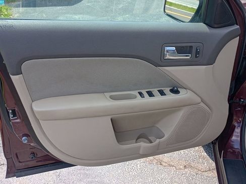 Used 2011 Ford Fusion SE FWD image 11