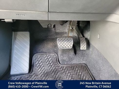 Certified 2025 Volkswagen Tiguan SE image 40