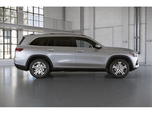 Used 2023 Mercedes-Benz GLS 450 4MATIC image 17