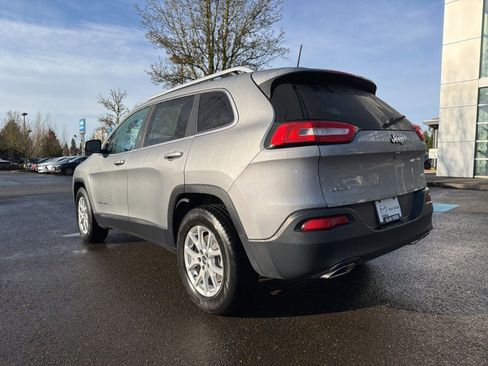 Used 2016 Jeep Cherokee Latitude AWD/4WD image 2