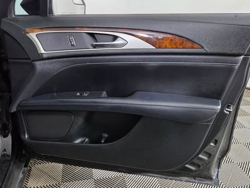 Used 2017 Lincoln MKZ Select image 32