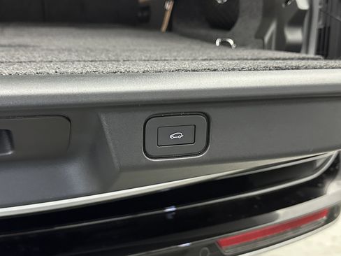 Used 2025 Land Rover Range Rover Long Wheelbase SE image 37