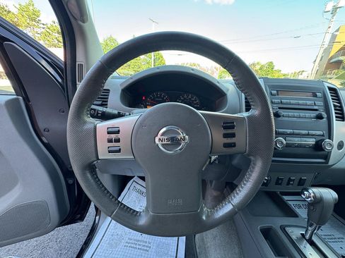 Used 2011 Nissan Frontier SV w/ SV Premium Utility Pkg AWD/4WD image 14