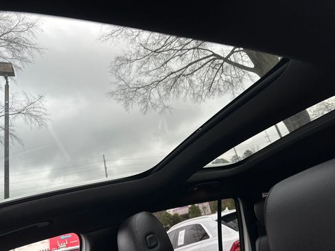 Used 2021 Mercedes-Benz GLB 250 4MATIC image 10